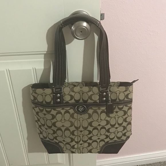 ***ITEM SOLD ***** Beautiful NWOT medium Coach - Picture 2 of 3